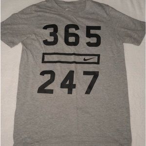 EUC Boys 365 24/7 Nike T Shirt Size Medium 10-12 Gray